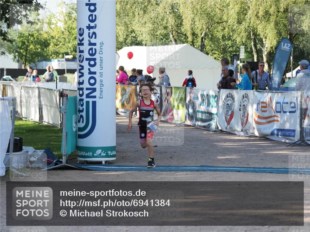 01.09.2024 - 17. Tribühne Triathlon Michael Strokosch http://msf.ph/oto/6941384 01.09.2024 09:13:02 Ziel 25 meine-sportfotos.de