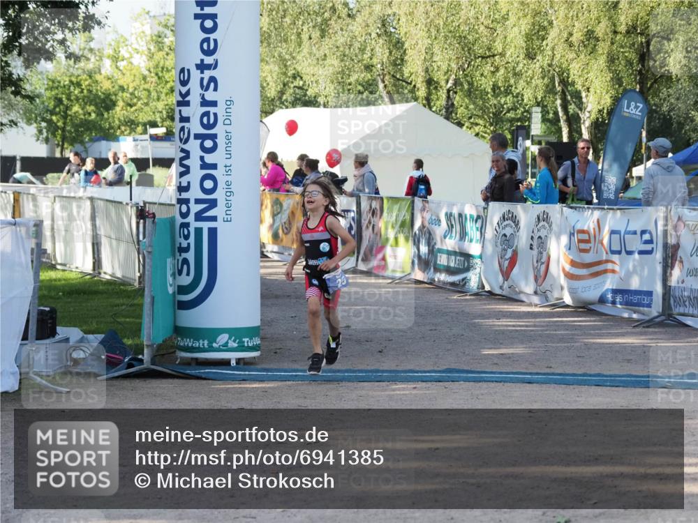 01.09.2024 - 17. Tribühne Triathlon Michael Strokosch http://msf.ph/oto/6941385 01.09.2024 09:13:02 Ziel 25 meine-sportfotos.de