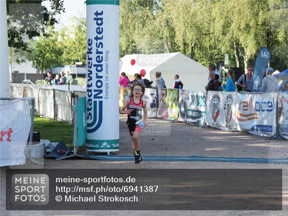 01.09.2024 - 17. Tribühne Triathlon Michael Strokosch http://msf.ph/oto/6941387 01.09.2024 09:13:03 Ziel 25 meine-sportfotos.de