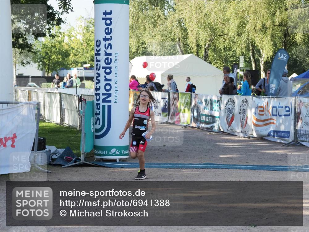 01.09.2024 - 17. Tribühne Triathlon Michael Strokosch http://msf.ph/oto/6941388 01.09.2024 09:13:03 Ziel 25 meine-sportfotos.de
