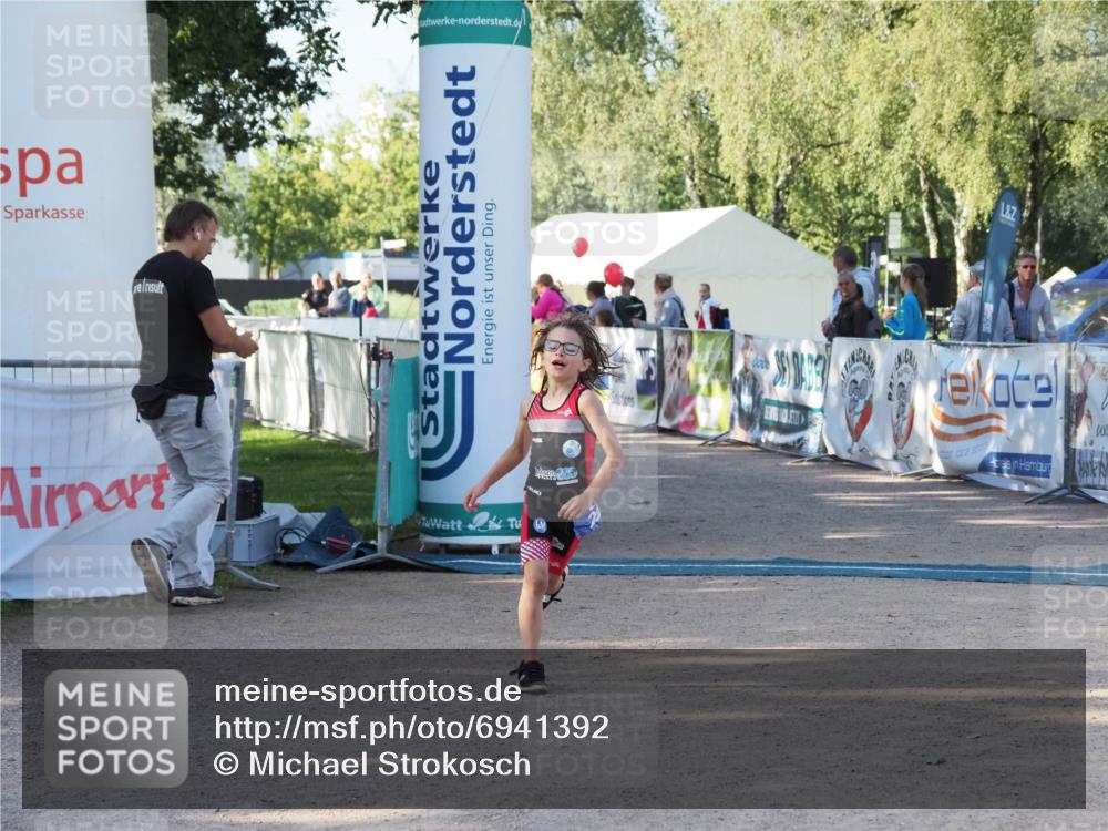 01.09.2024 - 17. Tribühne Triathlon Michael Strokosch http://msf.ph/oto/6941392 01.09.2024 09:13:04 Ziel 25 meine-sportfotos.de