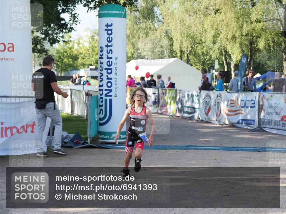 01.09.2024 - 17. Tribühne Triathlon Michael Strokosch http://msf.ph/oto/6941393 01.09.2024 09:13:04 Ziel 25 meine-sportfotos.de