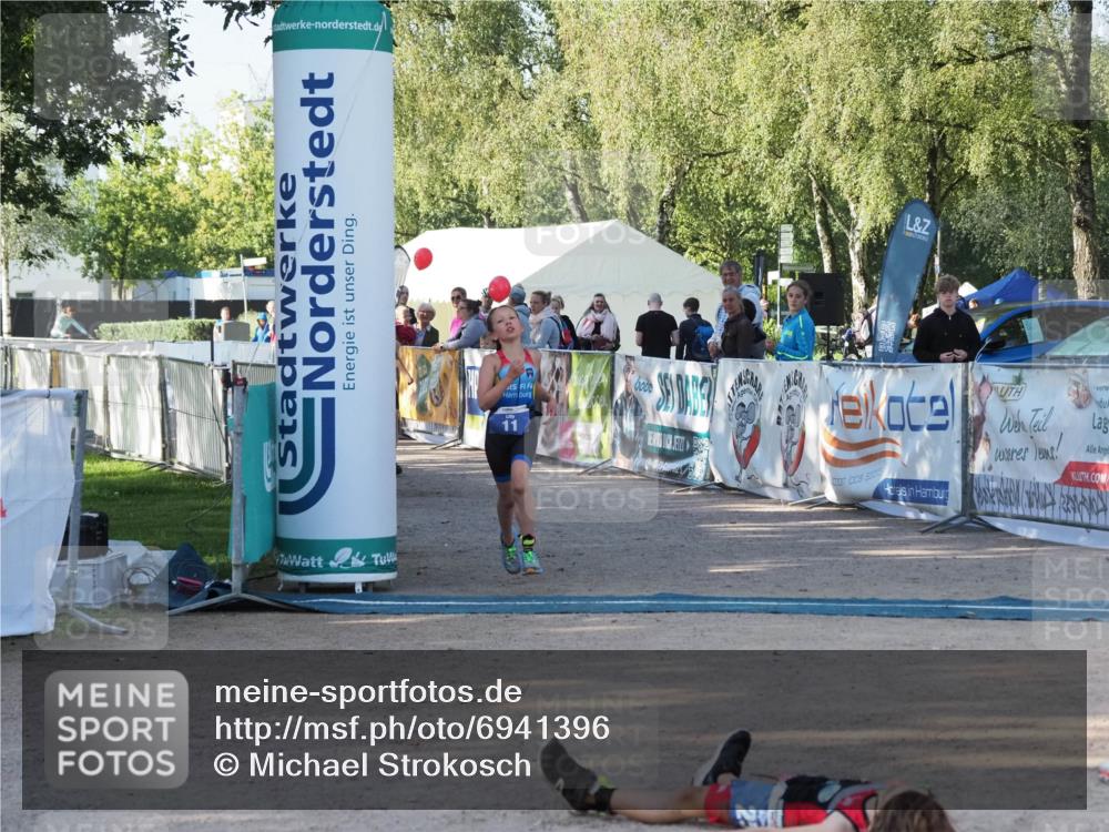 01.09.2024 - 17. Tribühne Triathlon Michael Strokosch http://msf.ph/oto/6941396 01.09.2024 09:13:12 Ziel 7, 10, 11 meine-sportfotos.de