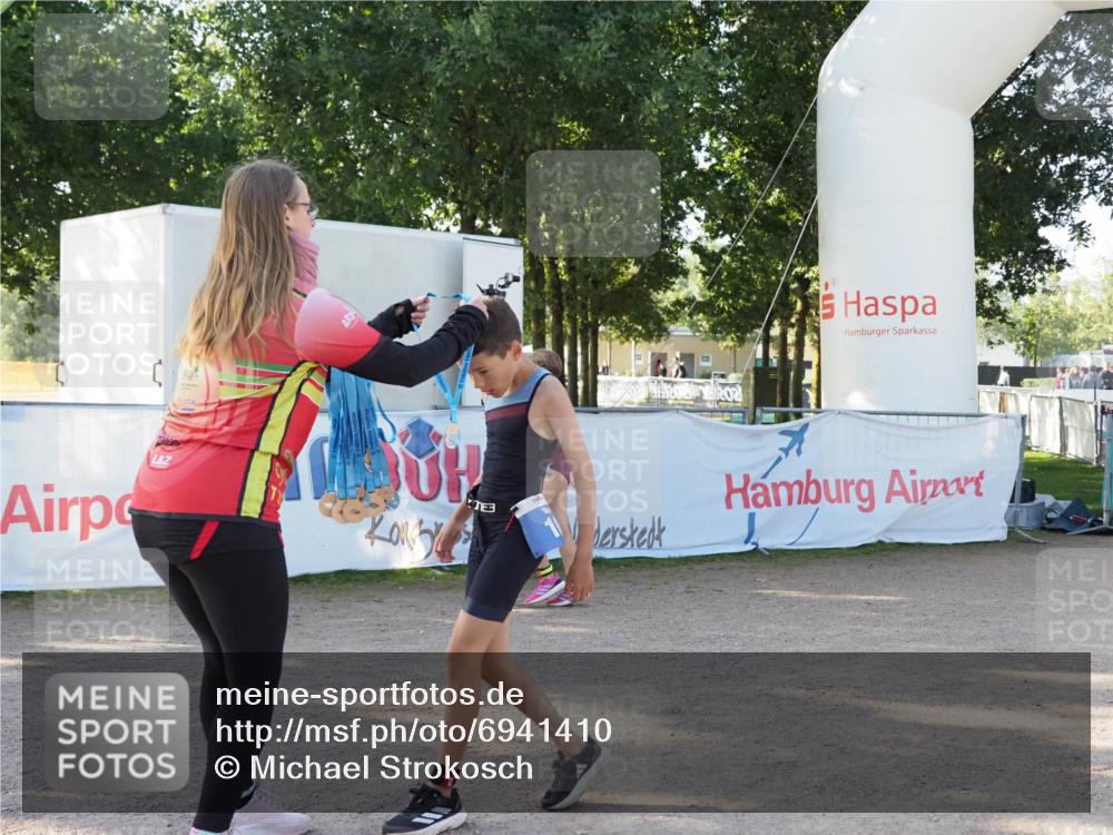 01.09.2024 - 17. Tribühne Triathlon Michael Strokosch http://msf.ph/oto/6941410 01.09.2024 09:13:22 Ziel  meine-sportfotos.de