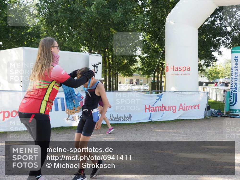 01.09.2024 - 17. Tribühne Triathlon Michael Strokosch http://msf.ph/oto/6941411 01.09.2024 09:13:22 Ziel  meine-sportfotos.de