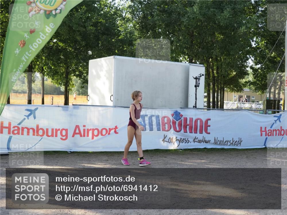 01.09.2024 - 17. Tribühne Triathlon Michael Strokosch http://msf.ph/oto/6941412 01.09.2024 09:13:26 Ziel  meine-sportfotos.de