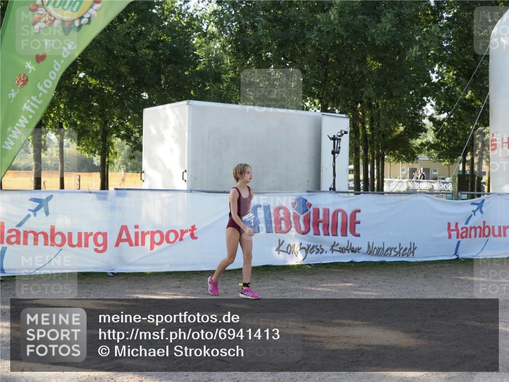 01.09.2024 - 17. Tribühne Triathlon Michael Strokosch http://msf.ph/oto/6941413 01.09.2024 09:13:26 Ziel  meine-sportfotos.de
