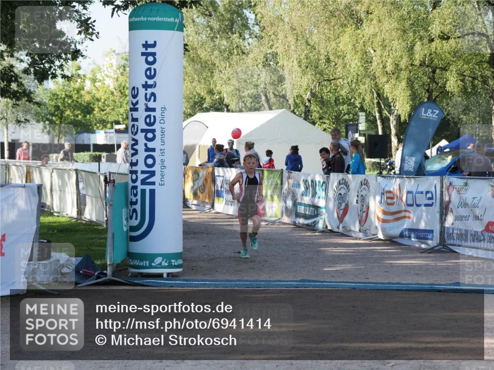 01.09.2024 - 17. Tribühne Triathlon Michael Strokosch http://msf.ph/oto/6941414 01.09.2024 09:13:52 Ziel 14, 27 meine-sportfotos.de