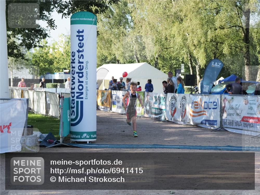 01.09.2024 - 17. Tribühne Triathlon Michael Strokosch http://msf.ph/oto/6941415 01.09.2024 09:13:52 Ziel 14, 27 meine-sportfotos.de