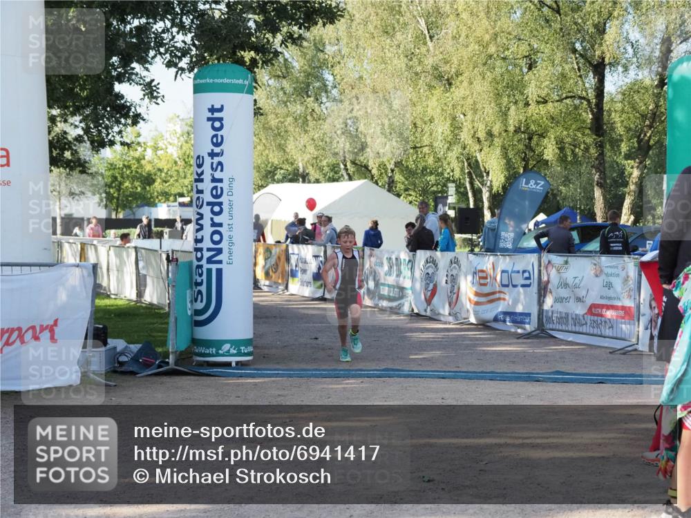 01.09.2024 - 17. Tribühne Triathlon Michael Strokosch http://msf.ph/oto/6941417 01.09.2024 09:13:52 Ziel 14, 27 meine-sportfotos.de