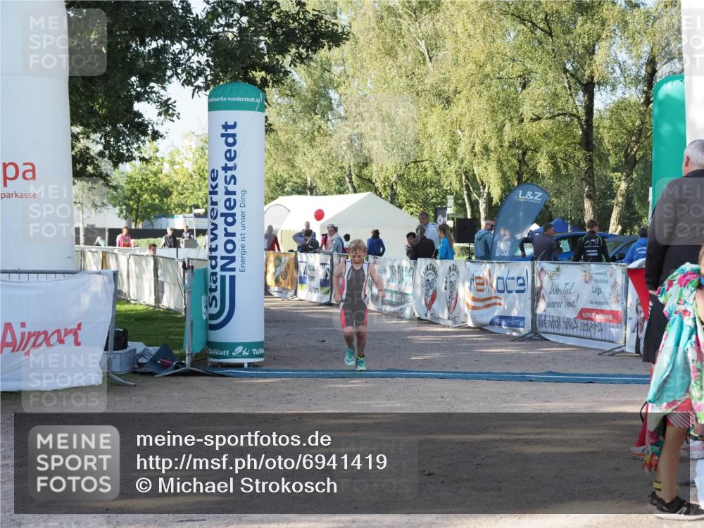01.09.2024 - 17. Tribühne Triathlon Michael Strokosch http://msf.ph/oto/6941419 01.09.2024 09:13:53 Ziel 14, 27 meine-sportfotos.de