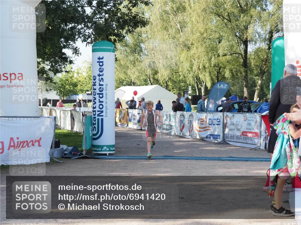 01.09.2024 - 17. Tribühne Triathlon Michael Strokosch http://msf.ph/oto/6941420 01.09.2024 09:13:53 Ziel 14, 27 meine-sportfotos.de