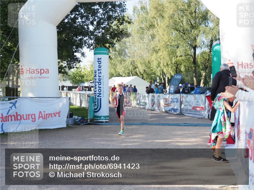 01.09.2024 - 17. Tribühne Triathlon Michael Strokosch http://msf.ph/oto/6941423 01.09.2024 09:13:54 Ziel 14, 27 meine-sportfotos.de