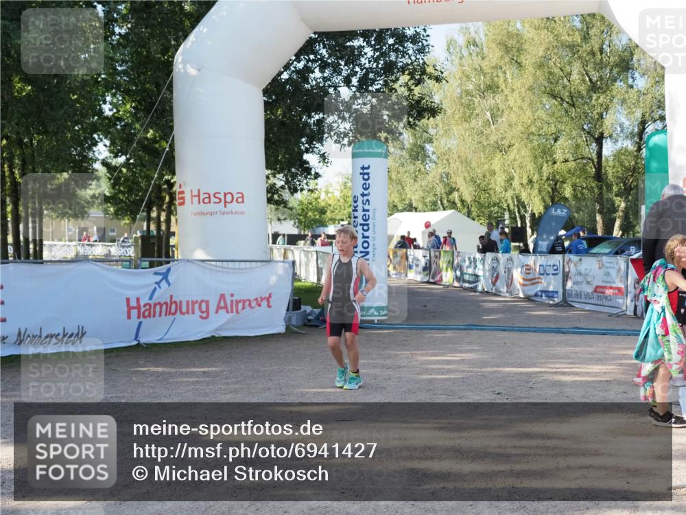 01.09.2024 - 17. Tribühne Triathlon Michael Strokosch http://msf.ph/oto/6941427 01.09.2024 09:13:55 Ziel 14, 27 meine-sportfotos.de