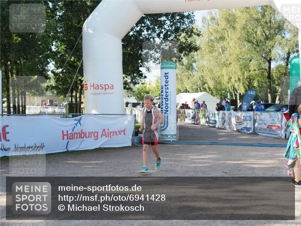 01.09.2024 - 17. Tribühne Triathlon Michael Strokosch http://msf.ph/oto/6941428 01.09.2024 09:13:55 Ziel 14, 27 meine-sportfotos.de