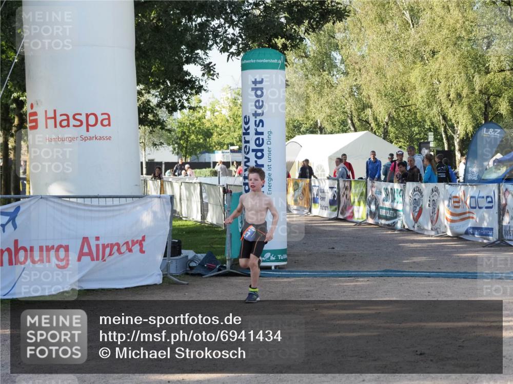 01.09.2024 - 17. Tribühne Triathlon Michael Strokosch http://msf.ph/oto/6941434 01.09.2024 09:13:58 Ziel 14, 27 meine-sportfotos.de