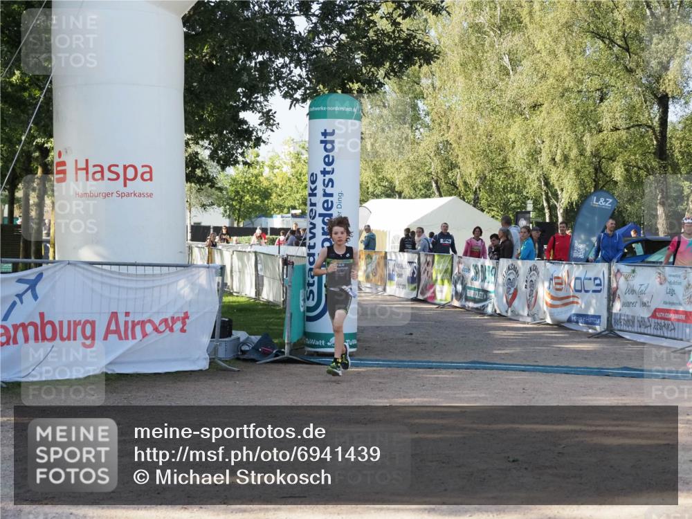01.09.2024 - 17. Tribühne Triathlon Michael Strokosch http://msf.ph/oto/6941439 01.09.2024 09:14:06 Ziel 1 meine-sportfotos.de
