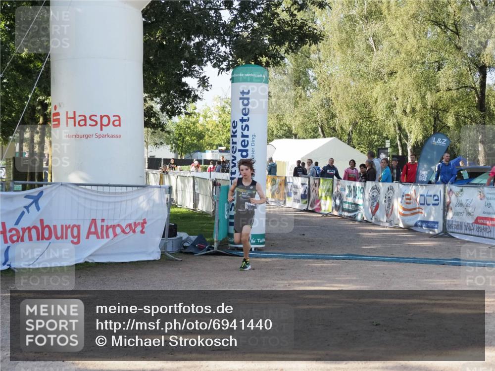 01.09.2024 - 17. Tribühne Triathlon Michael Strokosch http://msf.ph/oto/6941440 01.09.2024 09:14:06 Ziel 1 meine-sportfotos.de