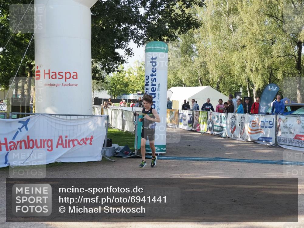 01.09.2024 - 17. Tribühne Triathlon Michael Strokosch http://msf.ph/oto/6941441 01.09.2024 09:14:06 Ziel 1 meine-sportfotos.de