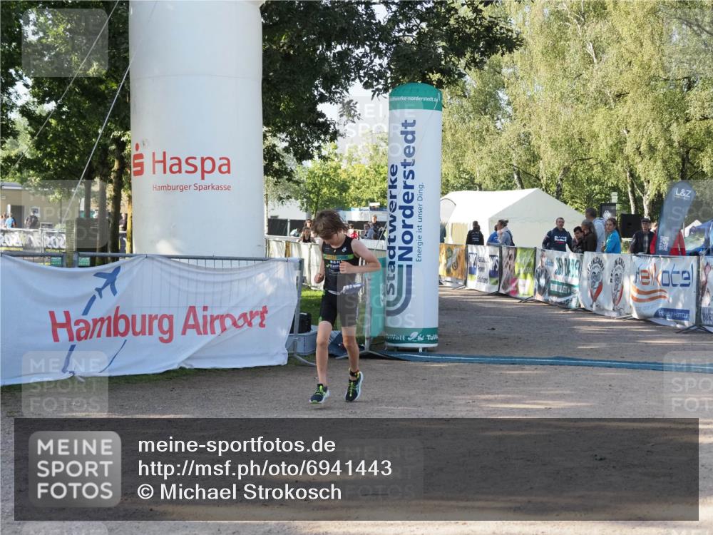 01.09.2024 - 17. Tribühne Triathlon Michael Strokosch http://msf.ph/oto/6941443 01.09.2024 09:14:07 Ziel 1, 40 meine-sportfotos.de