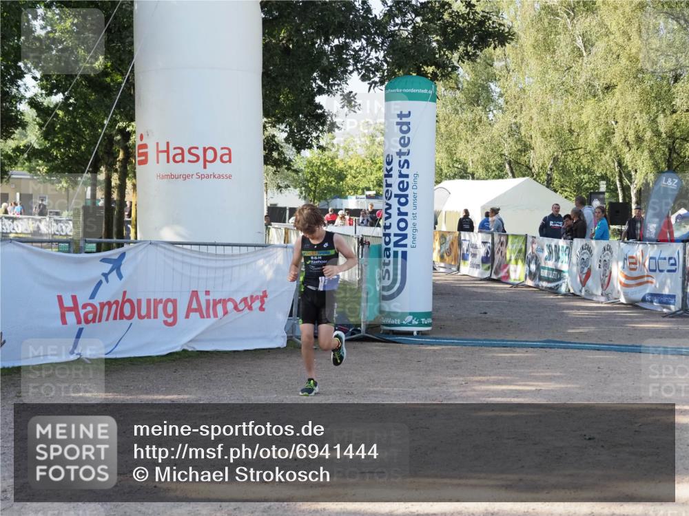 01.09.2024 - 17. Tribühne Triathlon Michael Strokosch http://msf.ph/oto/6941444 01.09.2024 09:14:07 Ziel 1, 40 meine-sportfotos.de