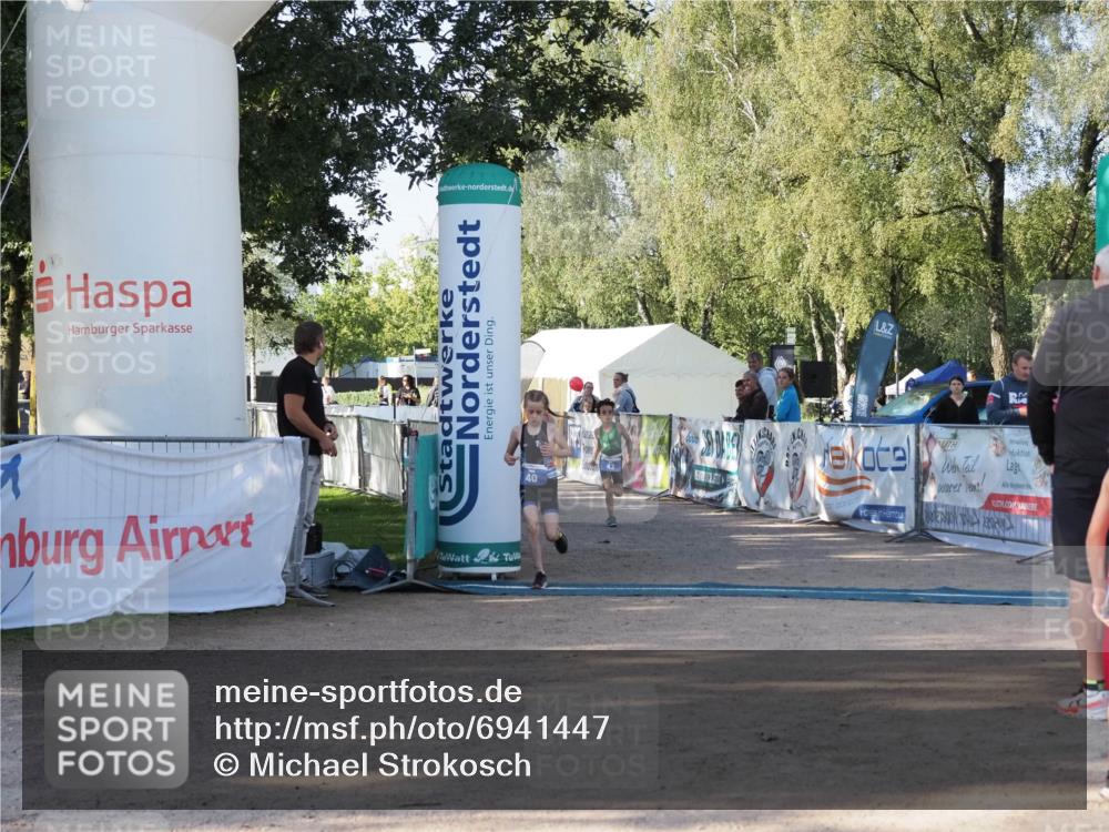 01.09.2024 - 17. Tribühne Triathlon Michael Strokosch http://msf.ph/oto/6941447 01.09.2024 09:14:13 Ziel 40, 43, 55 meine-sportfotos.de