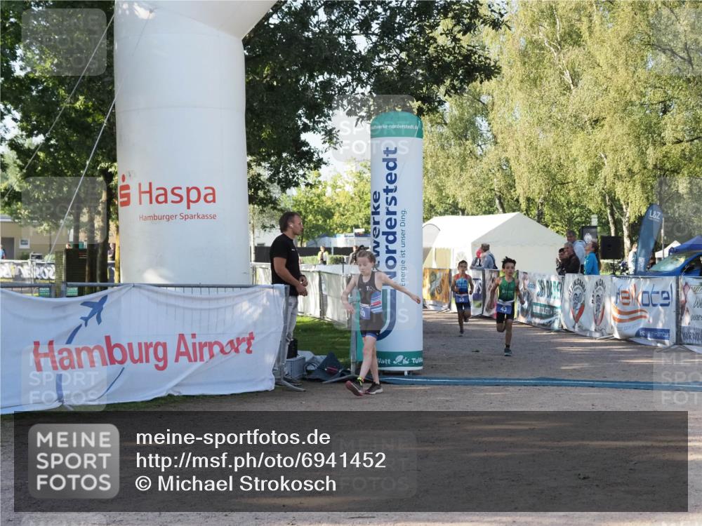 01.09.2024 - 17. Tribühne Triathlon Michael Strokosch http://msf.ph/oto/6941452 01.09.2024 09:14:14 Ziel 40, 43, 55 meine-sportfotos.de
