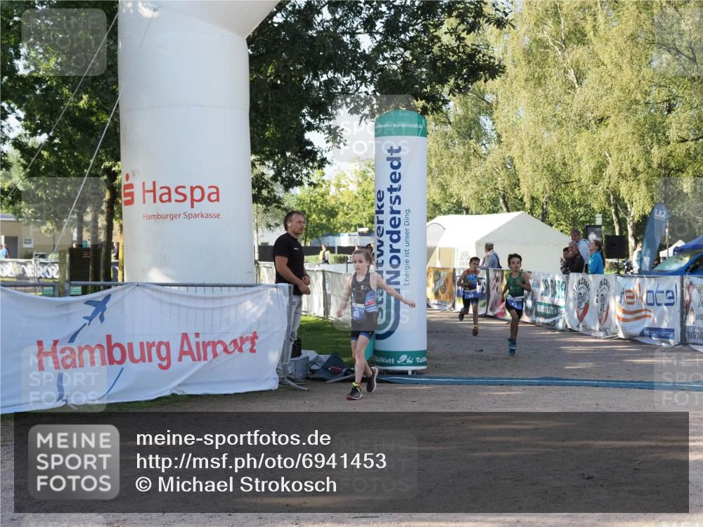 01.09.2024 - 17. Tribühne Triathlon Michael Strokosch http://msf.ph/oto/6941453 01.09.2024 09:14:14 Ziel 40, 43, 55 meine-sportfotos.de