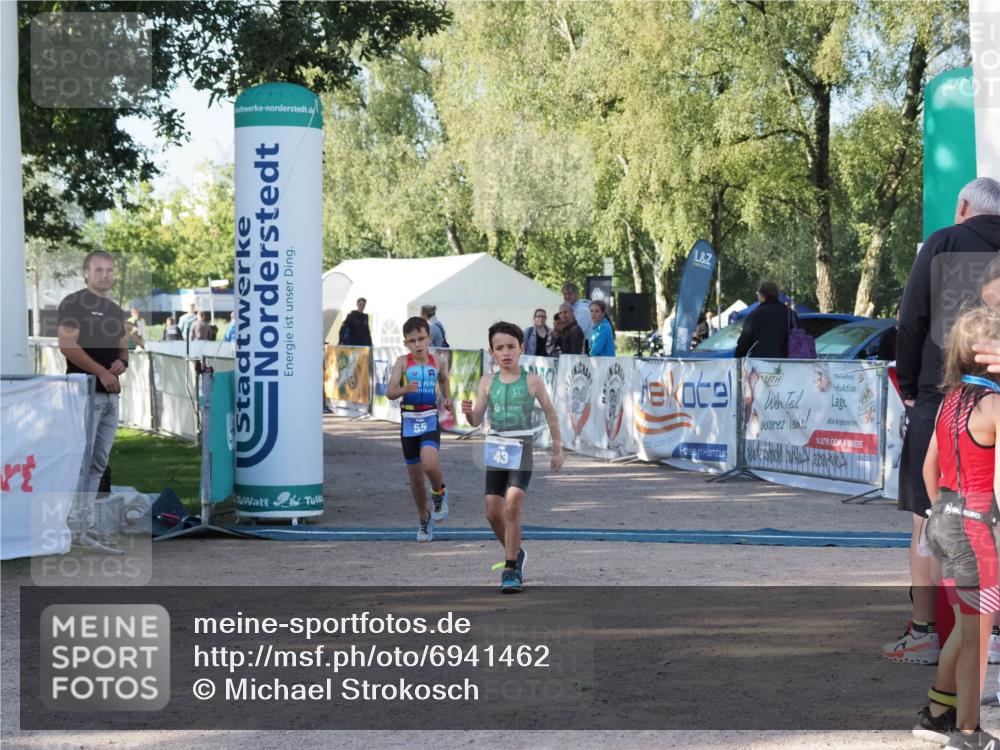 01.09.2024 - 17. Tribühne Triathlon Michael Strokosch http://msf.ph/oto/6941462 01.09.2024 09:14:17 Ziel 40, 43, 55 meine-sportfotos.de