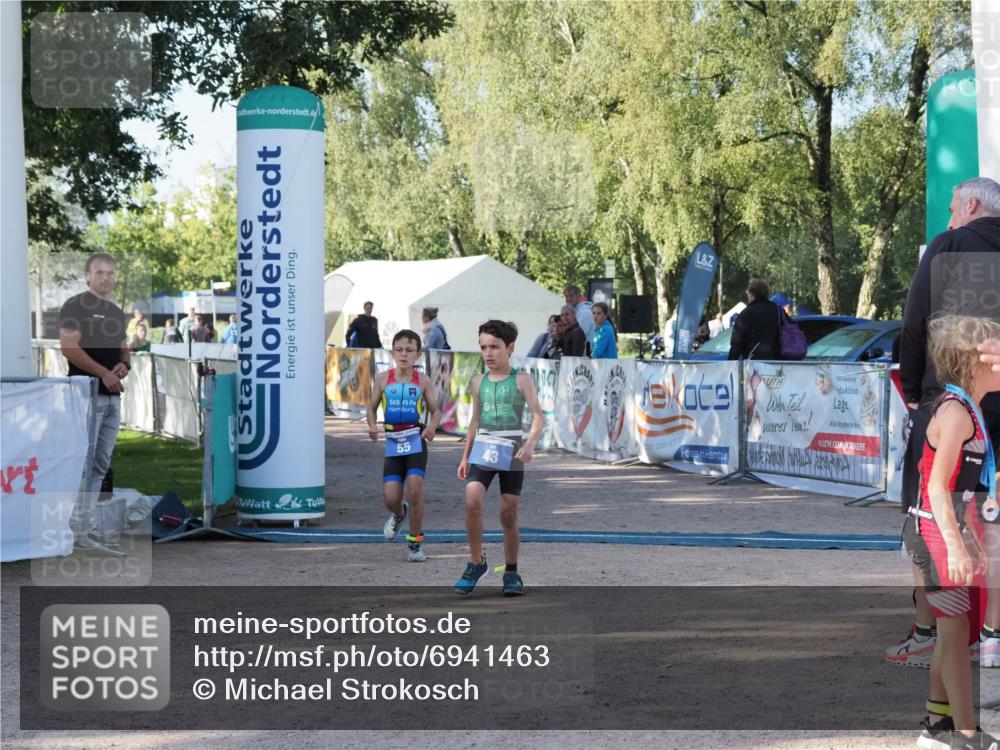 01.09.2024 - 17. Tribühne Triathlon Michael Strokosch http://msf.ph/oto/6941463 01.09.2024 09:14:17 Ziel 40, 43, 55 meine-sportfotos.de