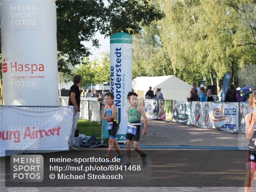 01.09.2024 - 17. Tribühne Triathlon Michael Strokosch http://msf.ph/oto/6941468 01.09.2024 09:14:19 Ziel 42, 43, 55 meine-sportfotos.de
