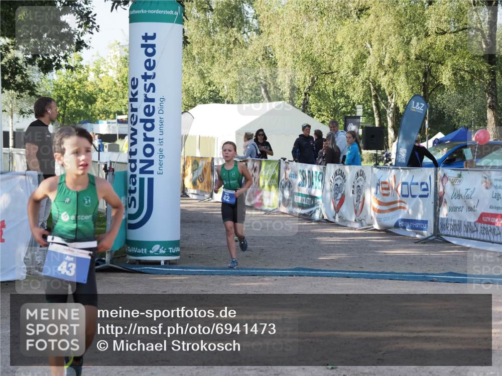 01.09.2024 - 17. Tribühne Triathlon Michael Strokosch http://msf.ph/oto/6941473 01.09.2024 09:14:24 Ziel 42 meine-sportfotos.de