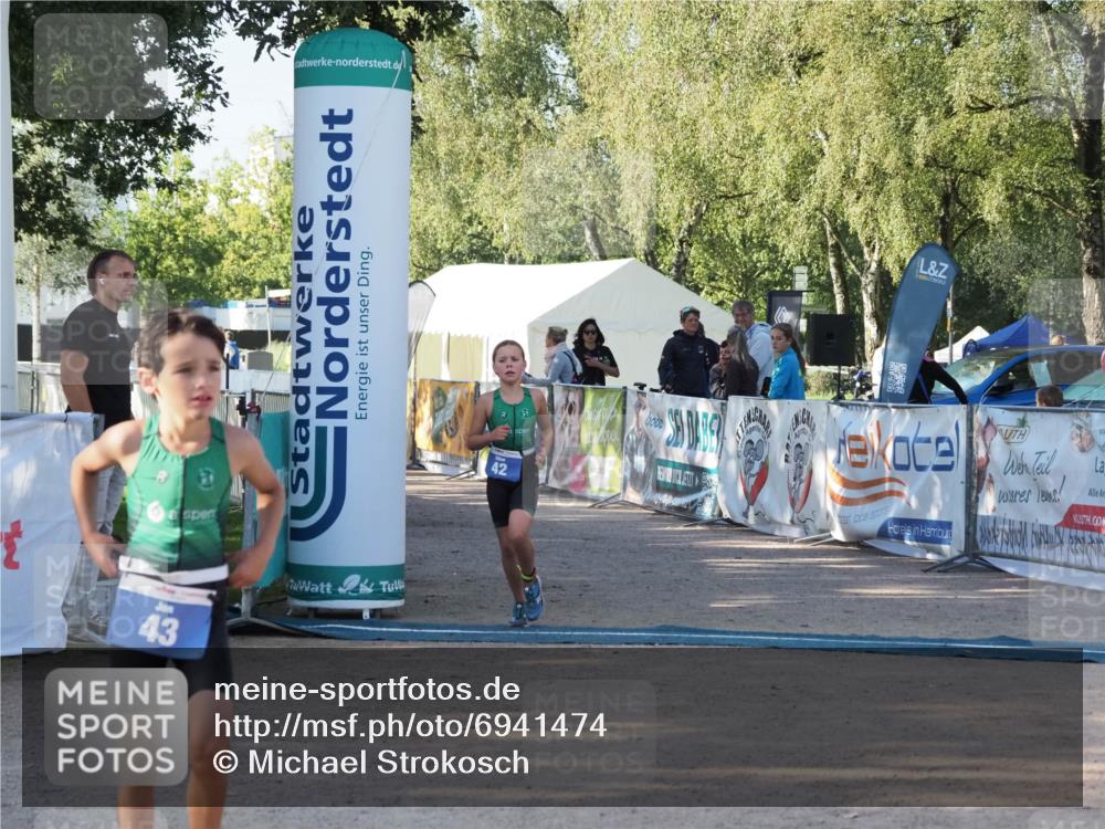 01.09.2024 - 17. Tribühne Triathlon Michael Strokosch http://msf.ph/oto/6941474 01.09.2024 09:14:24 Ziel 42 meine-sportfotos.de