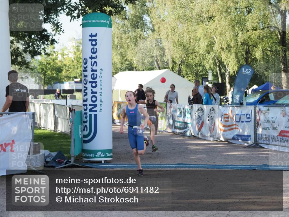 01.09.2024 - 17. Tribühne Triathlon Michael Strokosch http://msf.ph/oto/6941482 01.09.2024 09:14:43 Ziel 20, 44, 46 meine-sportfotos.de