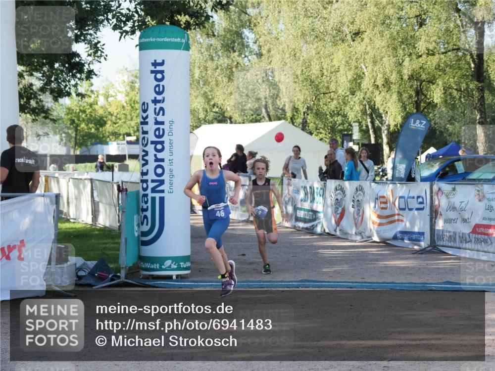 01.09.2024 - 17. Tribühne Triathlon Michael Strokosch http://msf.ph/oto/6941483 01.09.2024 09:14:43 Ziel 20, 44, 46 meine-sportfotos.de