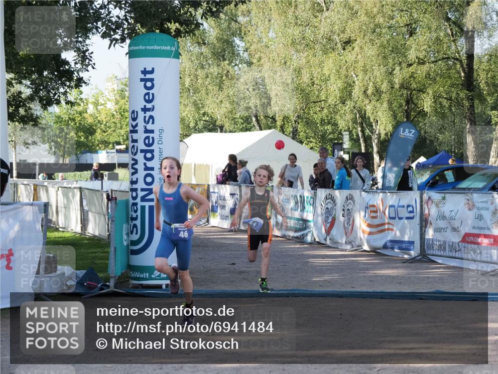 01.09.2024 - 17. Tribühne Triathlon Michael Strokosch http://msf.ph/oto/6941484 01.09.2024 09:14:44 Ziel 20, 44, 46 meine-sportfotos.de