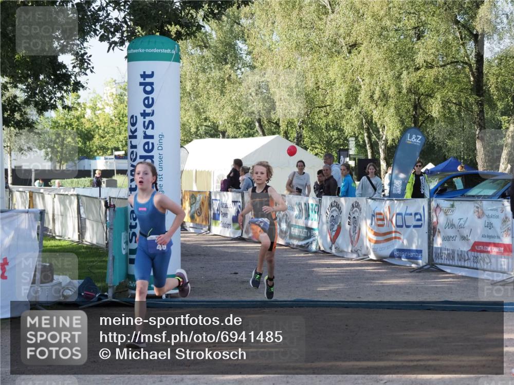 01.09.2024 - 17. Tribühne Triathlon Michael Strokosch http://msf.ph/oto/6941485 01.09.2024 09:14:44 Ziel 20, 44, 46 meine-sportfotos.de