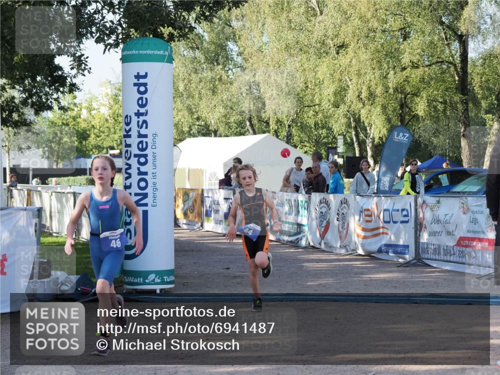 01.09.2024 - 17. Tribühne Triathlon Michael Strokosch http://msf.ph/oto/6941487 01.09.2024 09:14:44 Ziel 20, 44, 46 meine-sportfotos.de