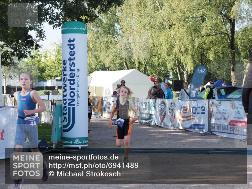 01.09.2024 - 17. Tribühne Triathlon Michael Strokosch http://msf.ph/oto/6941489 01.09.2024 09:14:44 Ziel 20, 44, 46 meine-sportfotos.de
