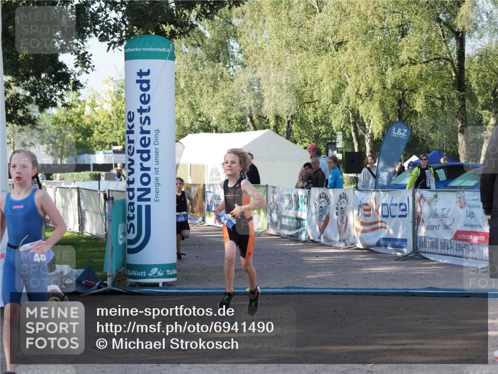 01.09.2024 - 17. Tribühne Triathlon Michael Strokosch http://msf.ph/oto/6941490 01.09.2024 09:14:45 Ziel 20, 44, 46, 51 meine-sportfotos.de