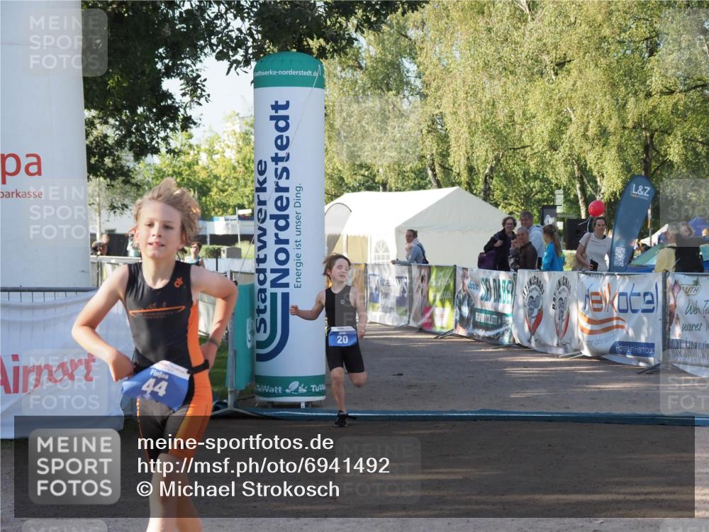 01.09.2024 - 17. Tribühne Triathlon Michael Strokosch http://msf.ph/oto/6941492 01.09.2024 09:14:46 Ziel 20, 44, 46, 51 meine-sportfotos.de
