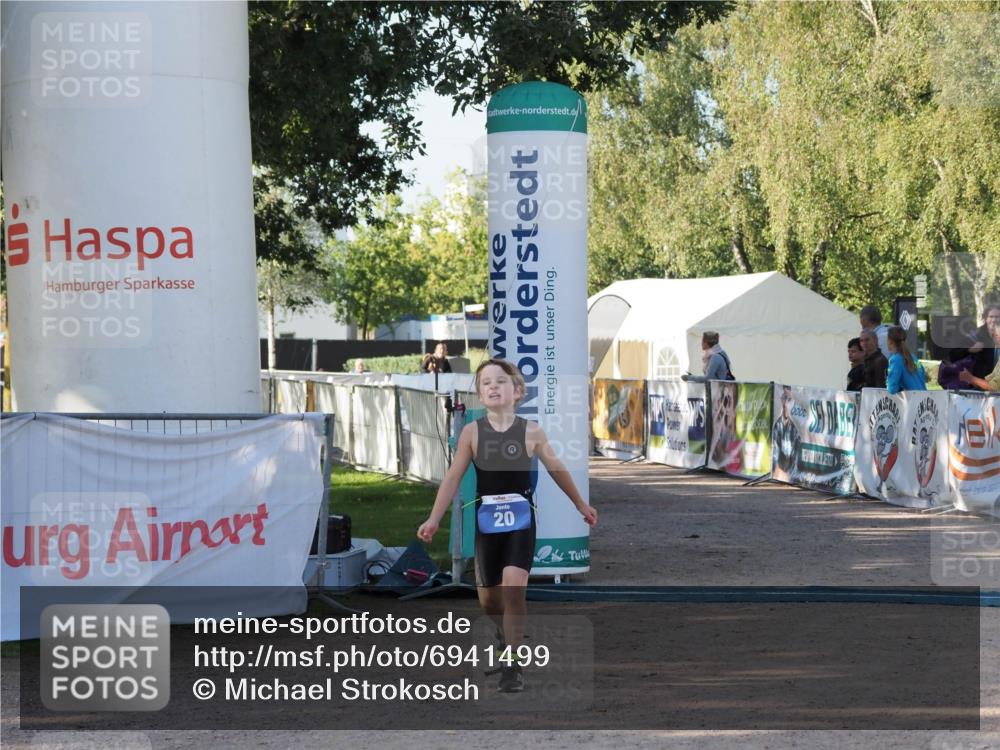 01.09.2024 - 17. Tribühne Triathlon Michael Strokosch http://msf.ph/oto/6941499 01.09.2024 09:14:49 Ziel 20, 44, 51 meine-sportfotos.de