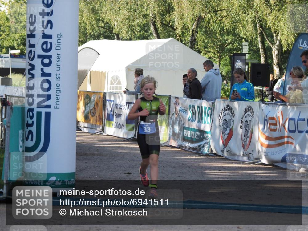 01.09.2024 - 17. Tribühne Triathlon Michael Strokosch http://msf.ph/oto/6941511 01.09.2024 09:14:58 Ziel 33 meine-sportfotos.de