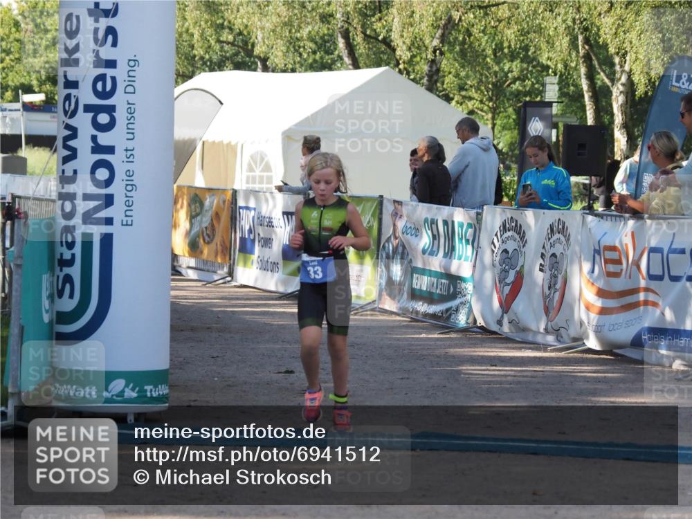 01.09.2024 - 17. Tribühne Triathlon Michael Strokosch http://msf.ph/oto/6941512 01.09.2024 09:14:58 Ziel 33 meine-sportfotos.de