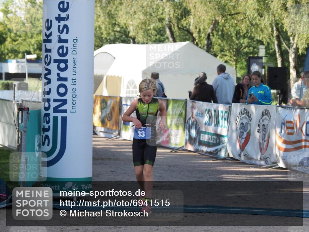 01.09.2024 - 17. Tribühne Triathlon Michael Strokosch http://msf.ph/oto/6941515 01.09.2024 09:14:58 Ziel 33 meine-sportfotos.de