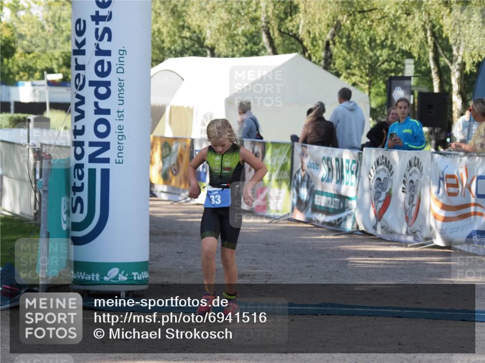 01.09.2024 - 17. Tribühne Triathlon Michael Strokosch http://msf.ph/oto/6941516 01.09.2024 09:14:59 Ziel 33 meine-sportfotos.de