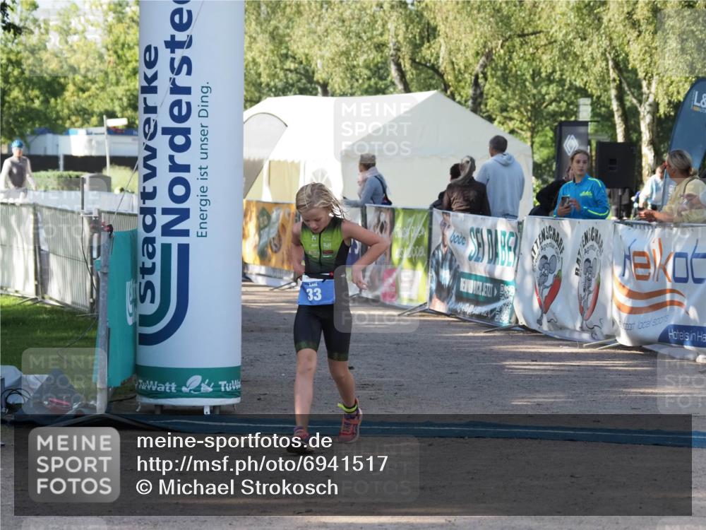 01.09.2024 - 17. Tribühne Triathlon Michael Strokosch http://msf.ph/oto/6941517 01.09.2024 09:14:59 Ziel 33 meine-sportfotos.de