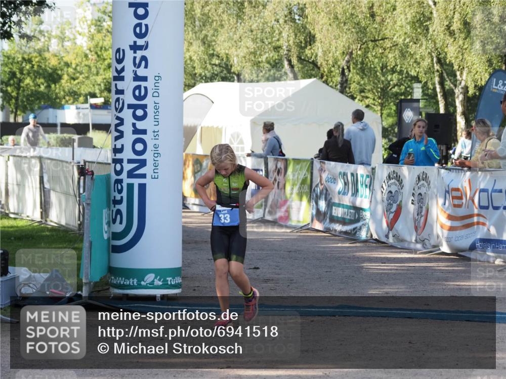 01.09.2024 - 17. Tribühne Triathlon Michael Strokosch http://msf.ph/oto/6941518 01.09.2024 09:14:59 Ziel 33 meine-sportfotos.de