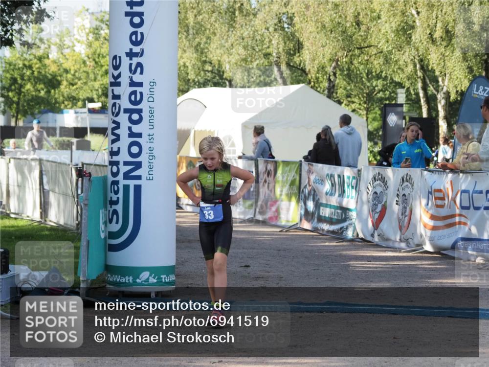 01.09.2024 - 17. Tribühne Triathlon Michael Strokosch http://msf.ph/oto/6941519 01.09.2024 09:14:59 Ziel 33 meine-sportfotos.de