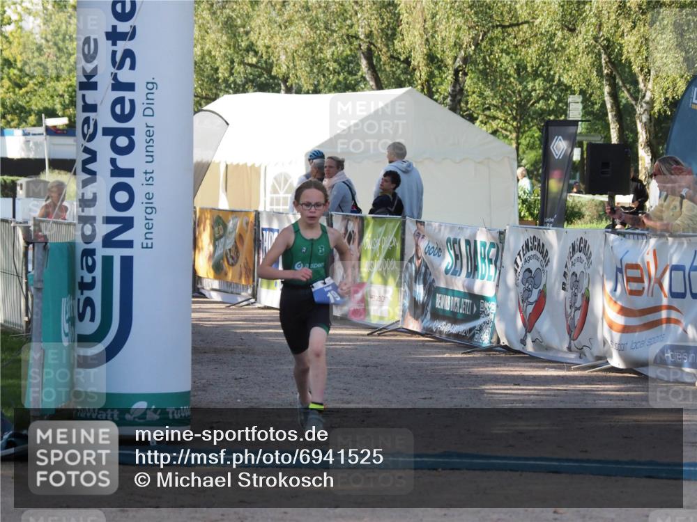 01.09.2024 - 17. Tribühne Triathlon Michael Strokosch http://msf.ph/oto/6941525 01.09.2024 09:15:06 Ziel 12, 19, 37 meine-sportfotos.de